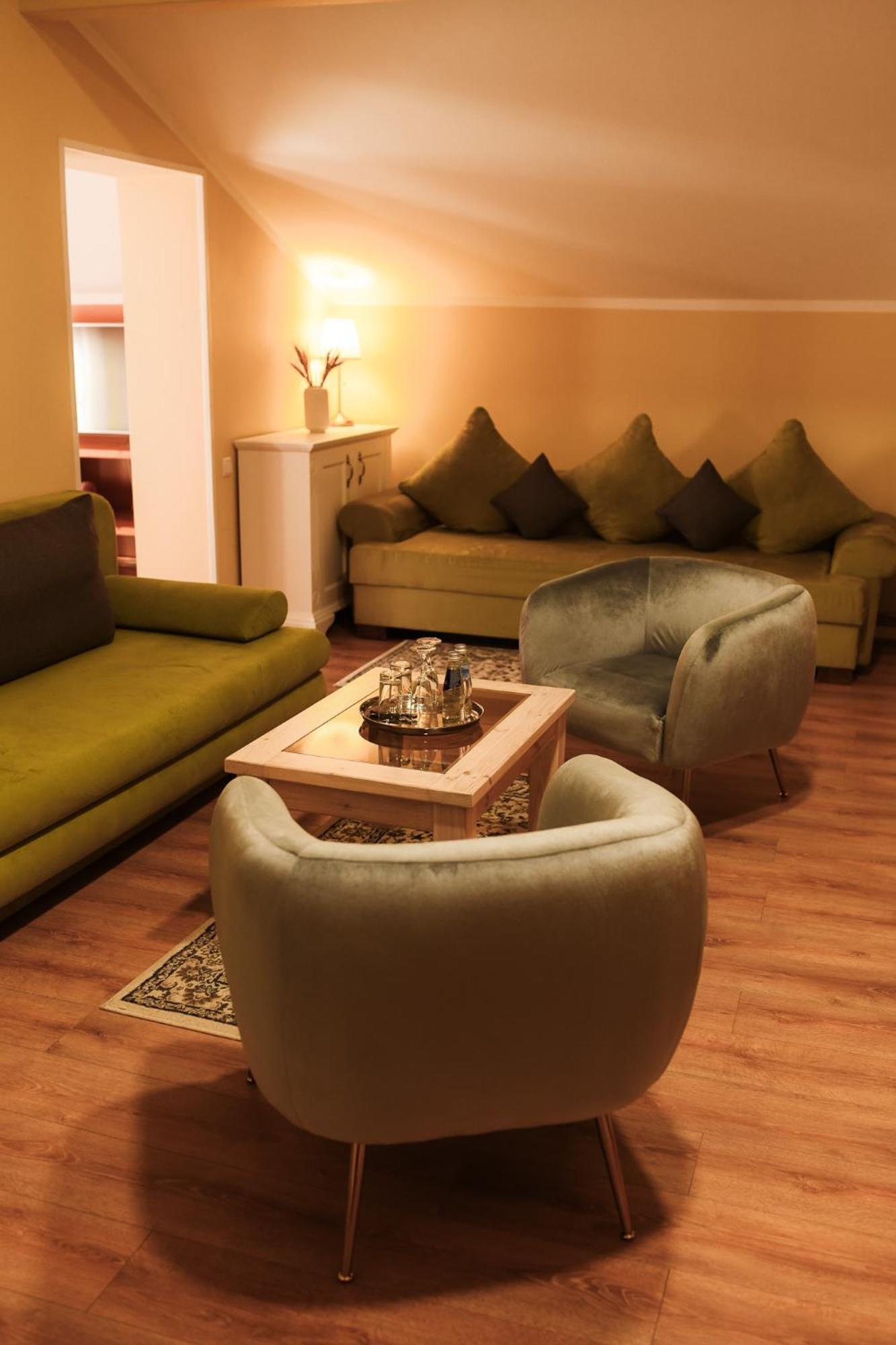 Jolanta Hotel Aluksne Exterior photo